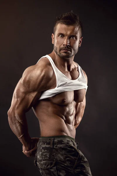 Portret van sterke Athletic Fitness man — Stockfoto