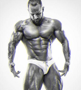büyük kas gösterilen güçlü spor Fitness adam portresi