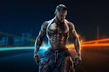 büyük kas gösterilen güçlü spor Fitness adam portresi
