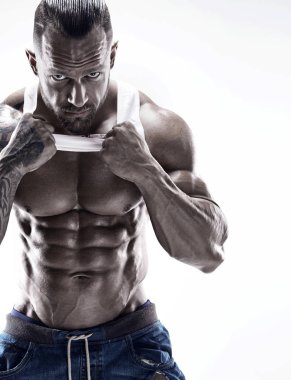 büyük kas gösterilen güçlü spor Fitness adam portresi