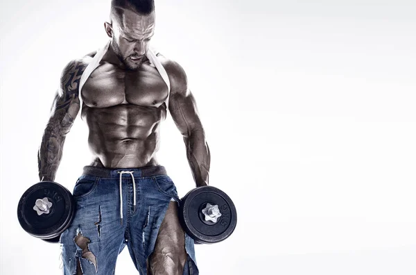 Retrato de fuerte atlético Fitness hombre mostrando grandes músculos —  Fotos de Stock