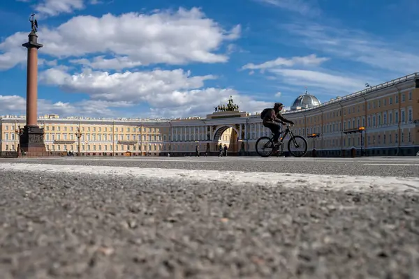 Saint Petersburg Russia April 2020 Lone Cyclist Palace Square View — Stock Photo, Image