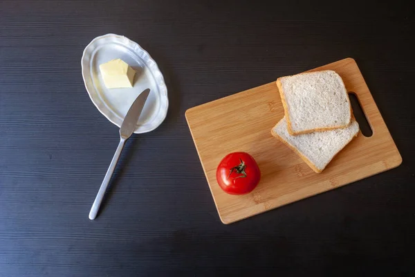 Two Slices White Bread Tomato Bamboo Board Butter Butter Dish — Stock Photo, Image