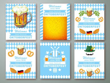 Oktoberfest Almanya tebrik kartı koleksiyonu. Posterler set kupa bira, simit, mavi edikula arka plan üzerinde şapka ile. Oktoberfest etiket, broşür, poster, afiş, etiket veya etiket