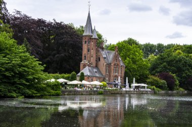 Brüt içinde nehir üzerine inşa