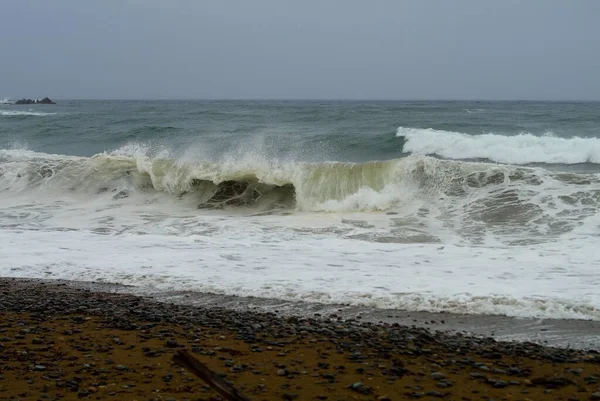 Mar Tempestuoso Com Ondas — Fotografia de Stock