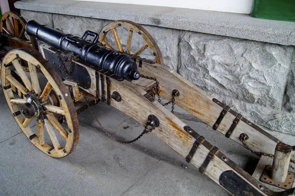 ancient guns museum exhibit historical value