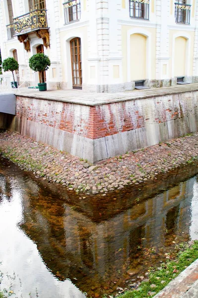 Reflexão Água Edifício Antigo — Fotografia de Stock
