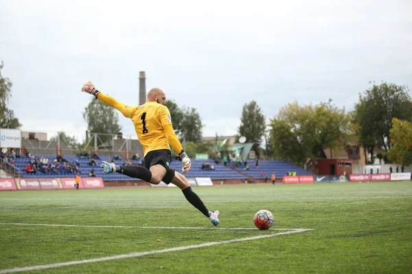 Goalkeeper kick out the ball — ストック写真