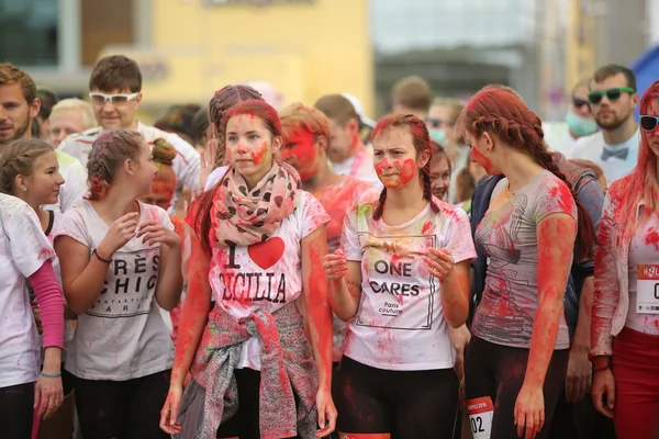 Partecipanti di Holi correre a Daugavpils — Foto Stock