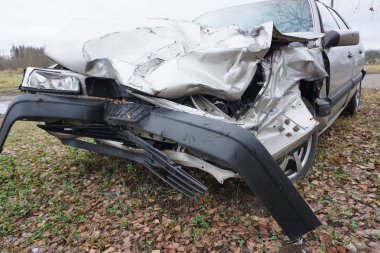 Araba kazasında arka plan