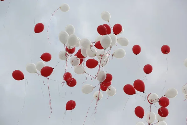 Globos rojos y blancos —  Fotos de Stock