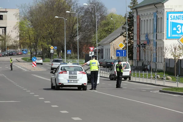 Samochód policyjny zablokowane drogi — Zdjęcie stockowe