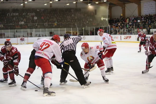 Il momento di gioco di una partita di hockey — Foto Stock