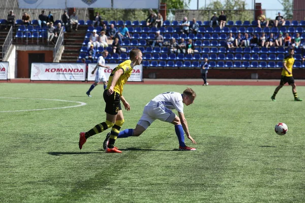 Aflevering van voetbalwedstrijd in Daugavpils — Stockfoto