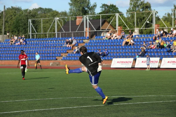 Aflevering van voetbalwedstrijd in Daugavpils — Stockfoto