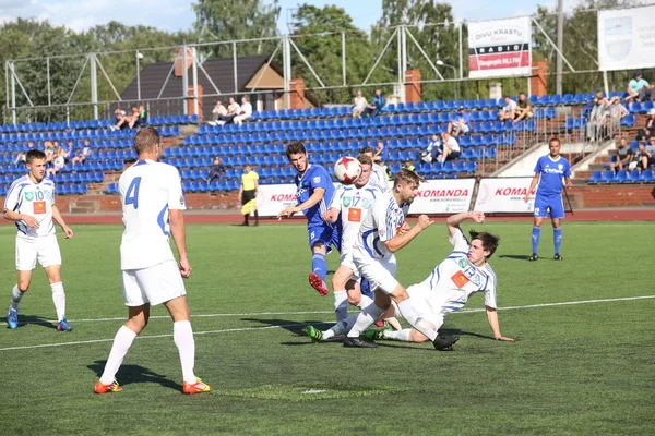 Aflevering van voetbalwedstrijd in Daugavpils — Stockfoto