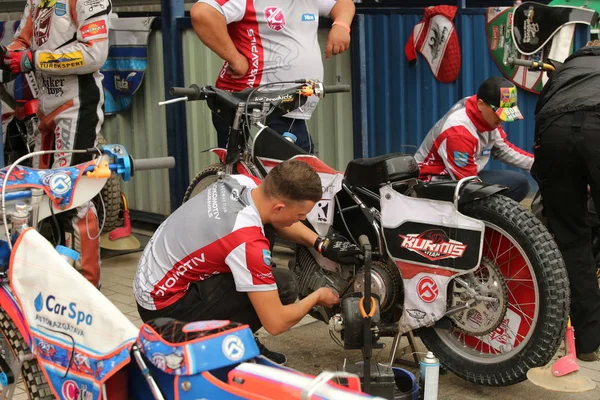 Makinist motosiklet yarış için hazır olun