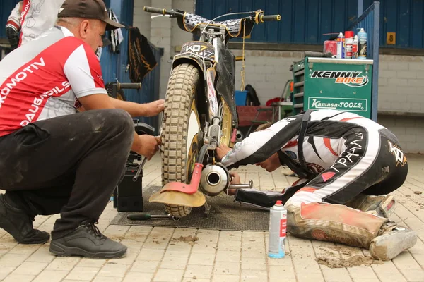 Makinist motosiklet yarış için hazır olun