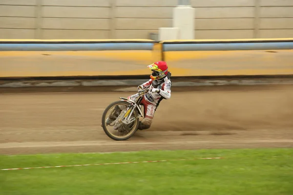 Pilotos de Speedway na pista — Fotografia de Stock