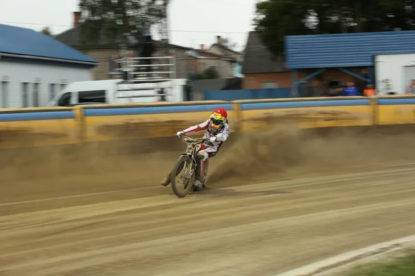 Pilotos de Speedway na pista — Fotografia de Stock