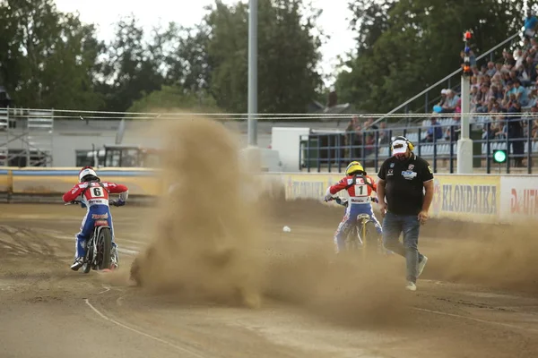 Lehçe iyi lig maçında başlangıç anından