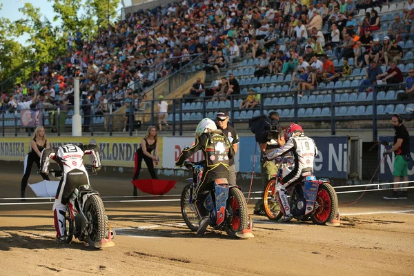 Pilotos de Speedway na pista — Fotografia de Stock