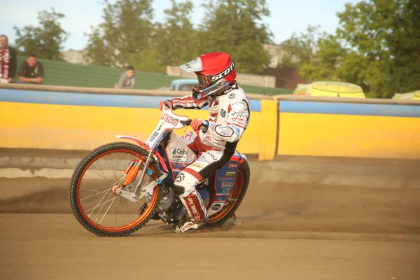 Pilotos de Speedway na pista — Fotografia de Stock