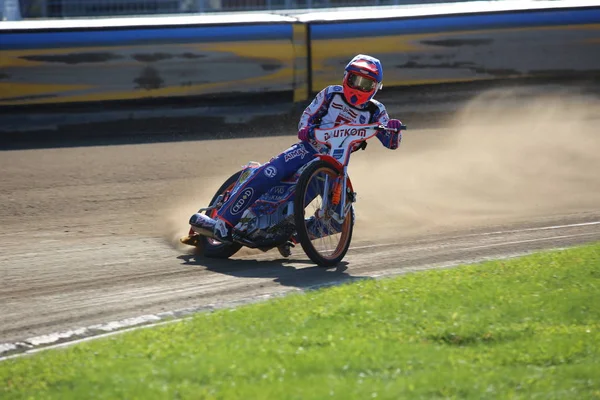 Pilotos de Speedway na pista — Fotografia de Stock