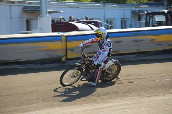 Pilotos de Speedway na pista — Fotografia de Stock