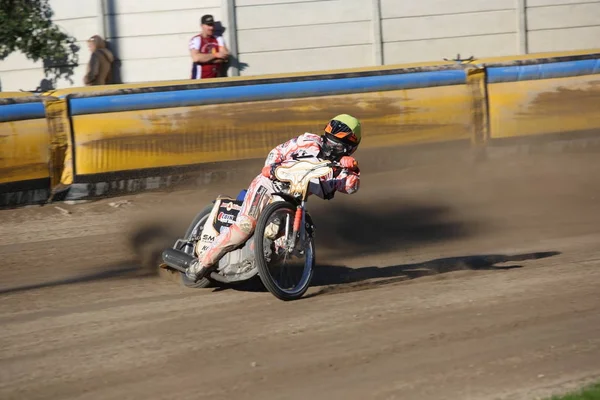 Pilotos de Speedway na pista — Fotografia de Stock