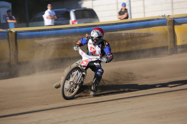 Pilotos de Speedway na pista — Fotografia de Stock