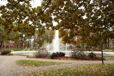 DAUGAVPILS, LATVIA - 4 Ekim 2019 Dubrovinsky Parkı Daugavpils 'in merkezinde