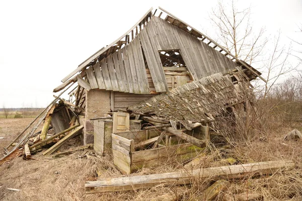 Opuštěný Padající Dům Louce — Stock fotografie