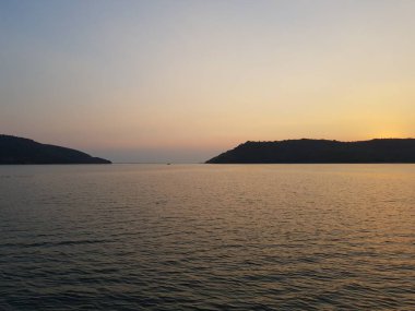 Gün batımında güzel göl dağı