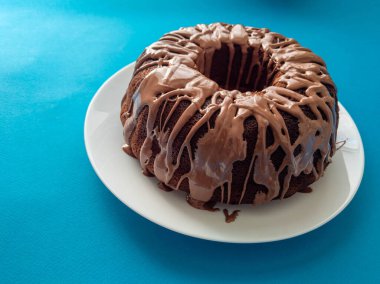 Tabakta çikolatalı kek.