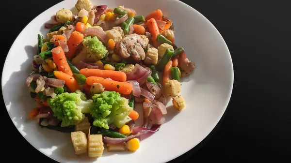 Champignons Légumes Dans Une Assiette — Photo