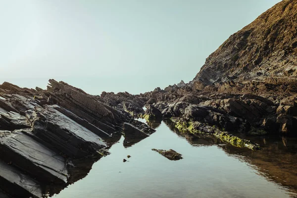 Пейзаж Острых Скал Спокойная Морская Вода — стоковое фото