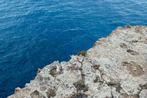 Абстрактное Изображение Диагональной Восходящей Композиции Контраст Между Морем Горами — стоковое фото