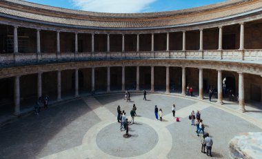 1958 'den beri Granada Güzel Sanatlar Müzesi' nin genel merkezidir ve 1994 'ten beri Alhambra Müzesi' nin genel merkezidir..