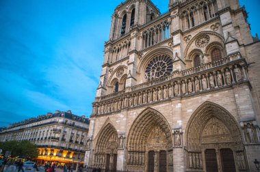 Ünlü Notre-Dame de Paris, Ortaçağ Katolik Katedrali, Paris