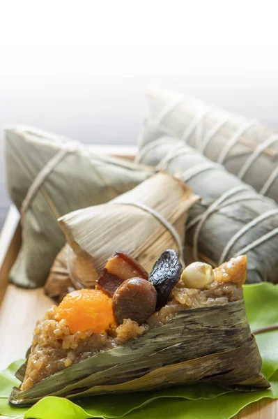 Zongzi Zong Tradiční Čínské Rýžové Jídlo Lepkavé Rýže Plněné Různými — Stock fotografie