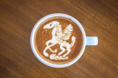 Kahve fincanı ve latte sanat.