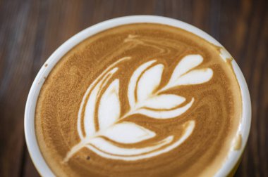 Kahve fincanı ve latte sanat.