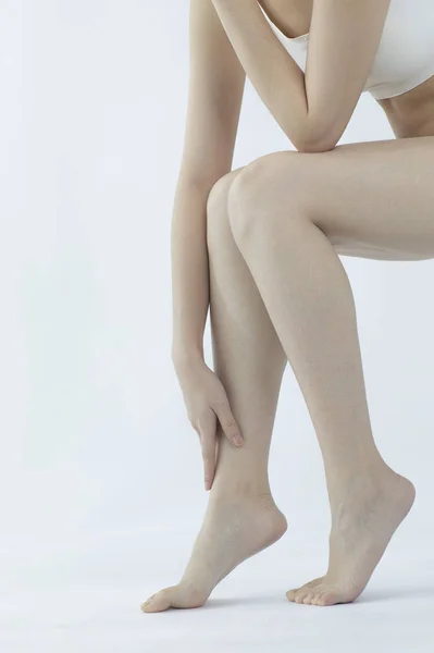 Тонкі Ноги Молодої Жінки — стокове фото