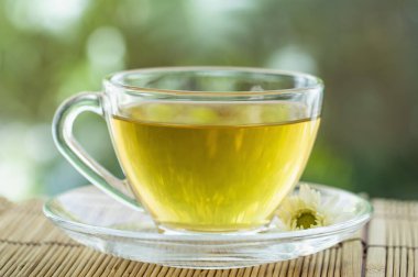 Cam bardakta bitki çayı. 