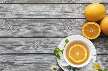 Limonlu bitki çayı. 