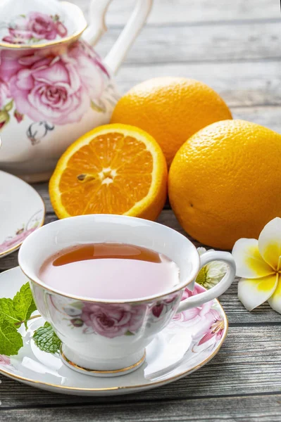 Filiżanka Herbaty Ziołowej Pomarańczami — Zdjęcie stockowe