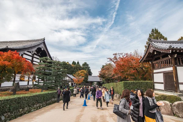 Kyoto Japan Listopad 2016 Turyści Świątyni Tofukuji Jesienią — Zdjęcie stockowe