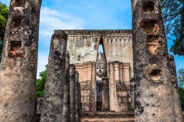 Sukhothai Tarih Parkı 'ndaki Wat Sri Chum Tapınağı (Sukhothai, Tayland)